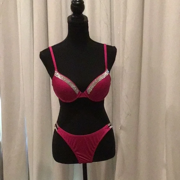 Victoria Secrets unique glam bikini - Picture 1 of 7